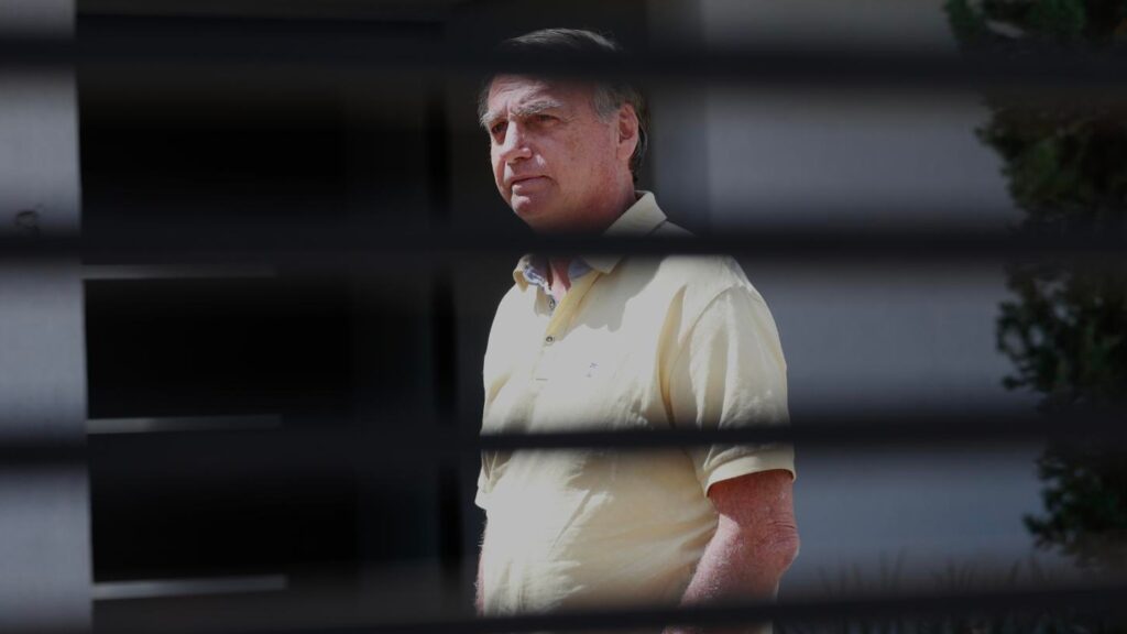 59% rejeitam restrição de Moraes contra Bolsonaro