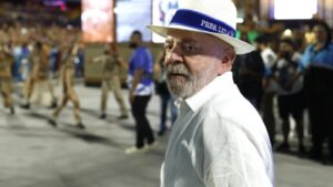 Novo cobra TSE por homenagem eleitoral a Lula