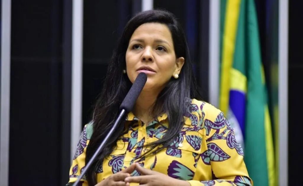 Priscila Costa é cotada para vice de Flávio