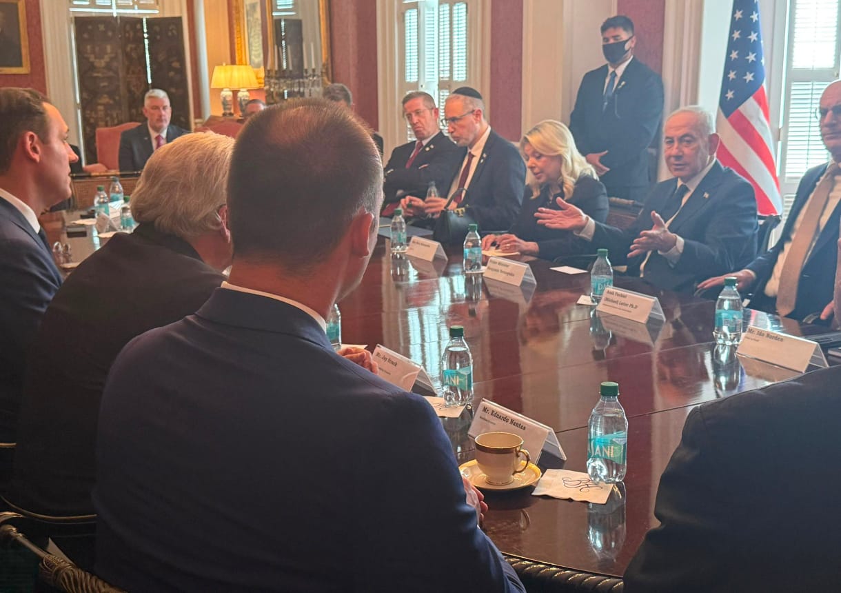 Eduardo Bolsonaro registra reencontro com Benjamin Netanyahu em Washington e prega forte aliança com o Ocidente