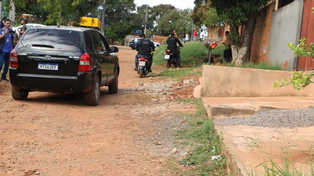 Hyundai Tucson e duas motocicletas apreendidos durante a ação policial em Campo Grande.