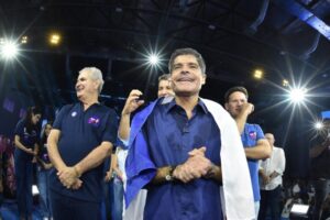 ACM Neto abre dez pontos sobre petista na Bahia