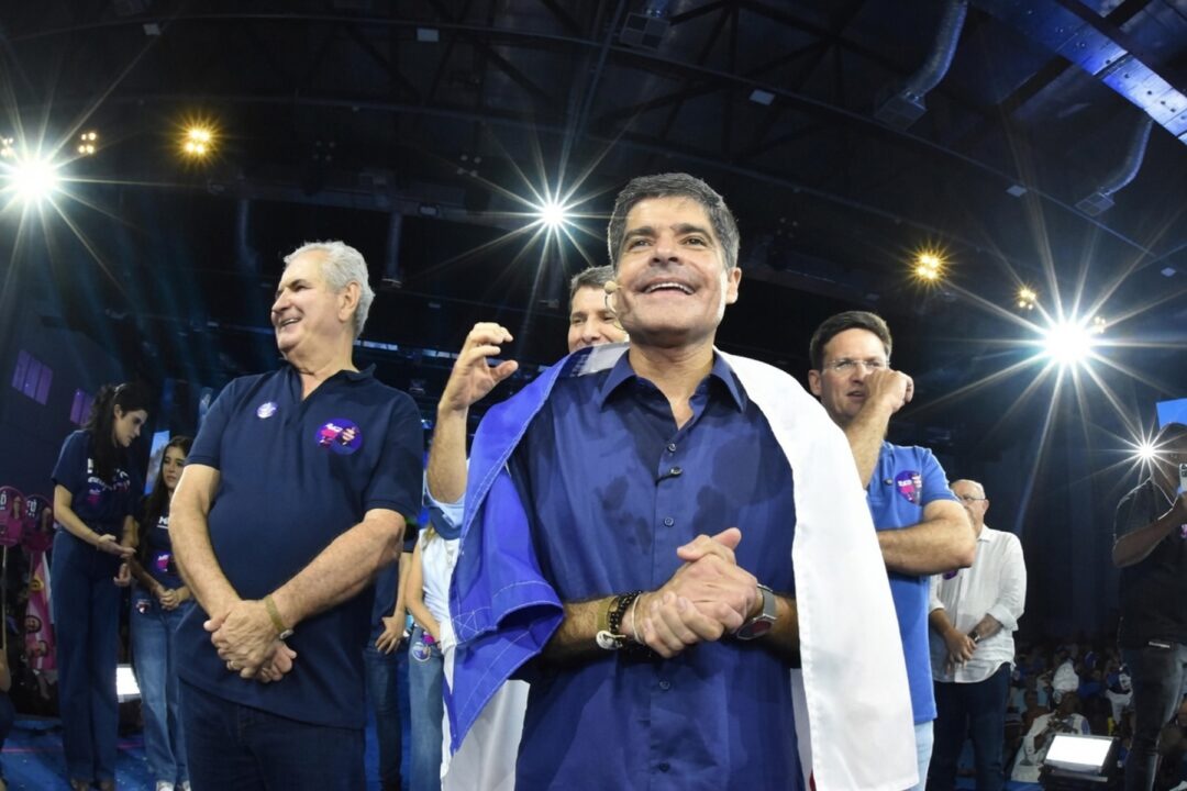ACM Neto abre dez pontos sobre petista na Bahia