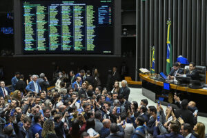 Congresso derruba metade dos vetos de Lula