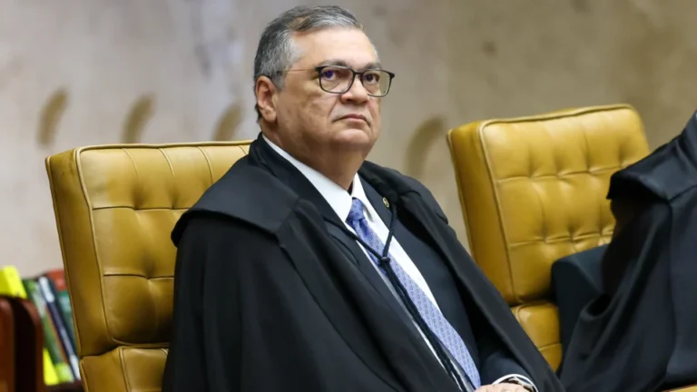 Dino autoriza PF a investigar Lulinha por tráfico de influência