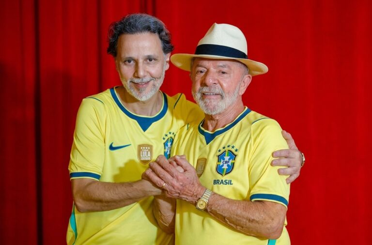 Lula recebe advogado de Lulinha no Alvorada em meio à PF