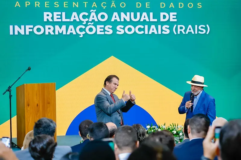 Lula defende endividamento enquanto 82% das famílias devem