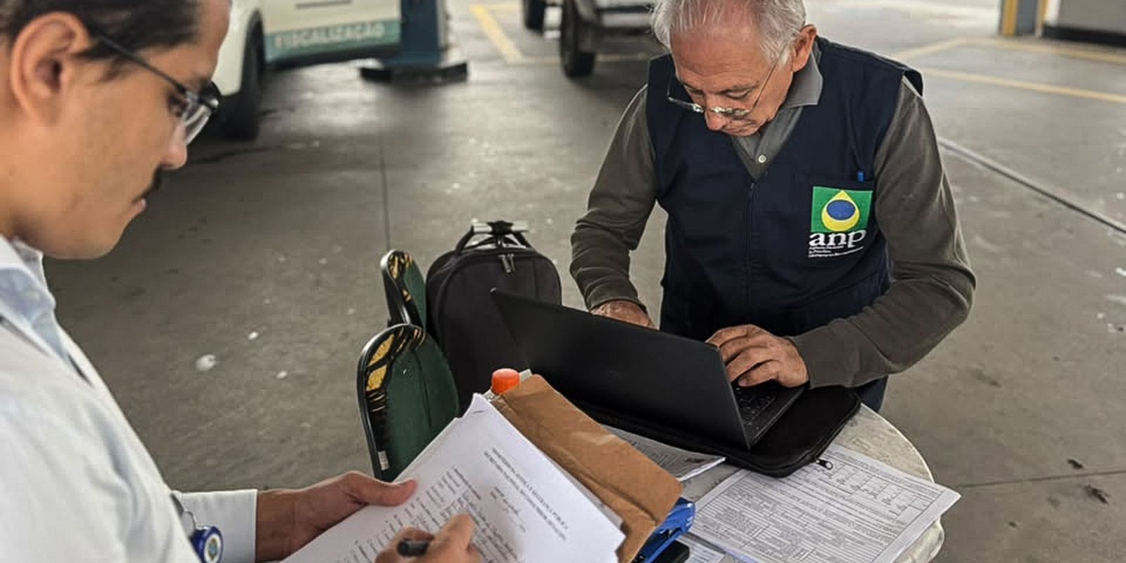 Fiscalização do setor de combustíveis em imagem divulgada pela Senacon. Foto: Senacon/Divulgação.